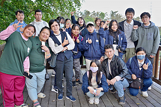 Ve spolupráci s místními univerzitami a vládou města Hualien, se daří z komunity vytvořit místo přátelsky vítající i mezinárodní komunitu