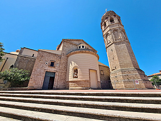 Katedrála proměn: Duomo di Oristano – Barokní duše s románským srdcem