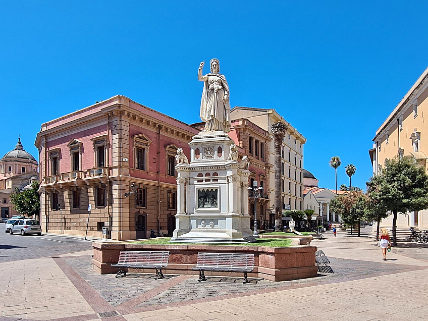 Piazza Eleonora v Oristano (Sardinie - Itálie)