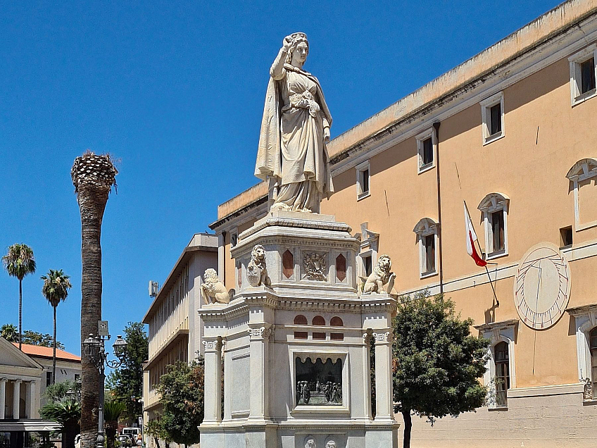 Piazza Eleonora v Oristano (Sardinie - Itálie)