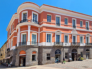 Piazza Eleonora v Oristano (Sardinie - Itálie)