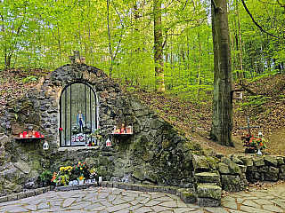 Křížová cesta - kaplička (Bělský les - Ostrava)