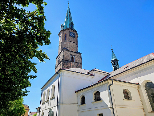 Svatojánská věž ve Frýdku nabízí výhled, historii i současné umění