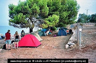 Kempování mezi Sarandou a Butrintem, naše stanoviště (Albánie)