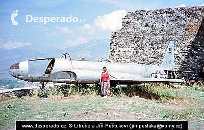 Gjirokaster, citadela, ukořistěné americké letadlo (Albánie)