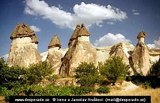 Úžasná krajina v Kappadokii (Turecko)