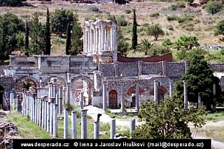 Antické ruiny v Efesosu (Turecko)