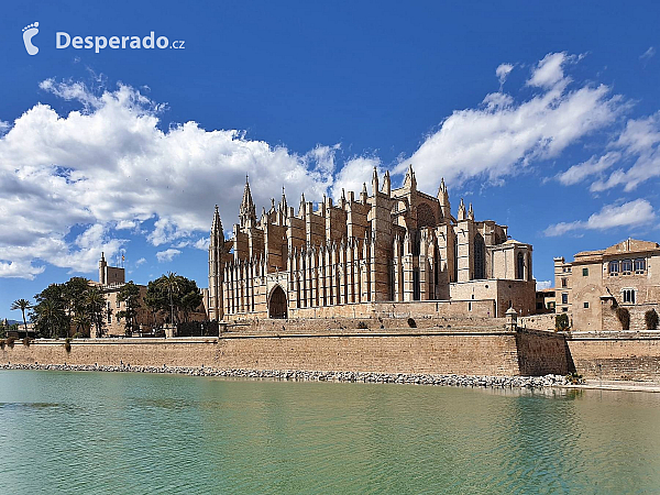 Katedrála La Seu v Palma de Mallorca (Baleárské ostrovy - Španělsko)