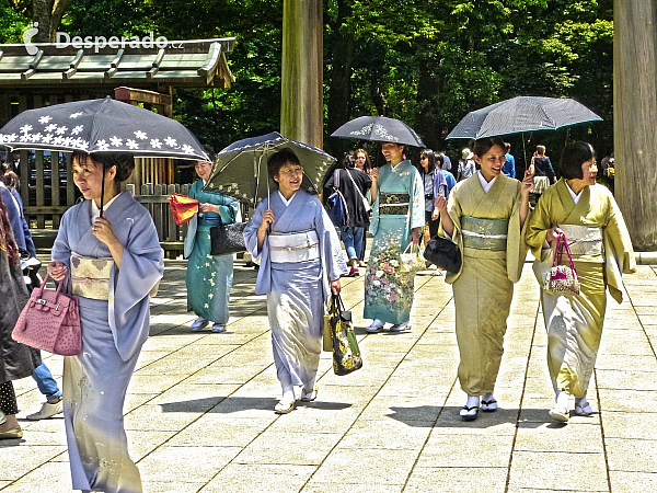Ženy v kimonech v Tokiu (Japonsko)