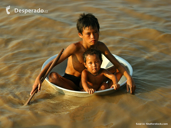 Děti na vodě (Kambodža)