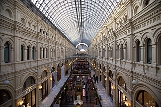 Proslulý obchodní dům GUM v centru Moskvy (Rusko)