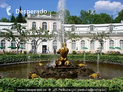 Zámek, fontány a zahrada Petrodvorec - Peterhof (Rusko) 