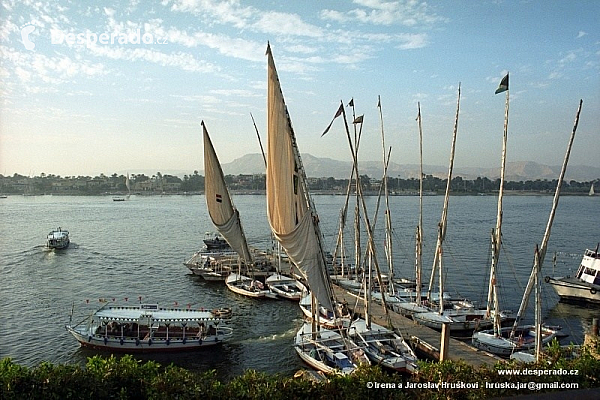 Feluky na řece Nil v Luxoru (Egypt)