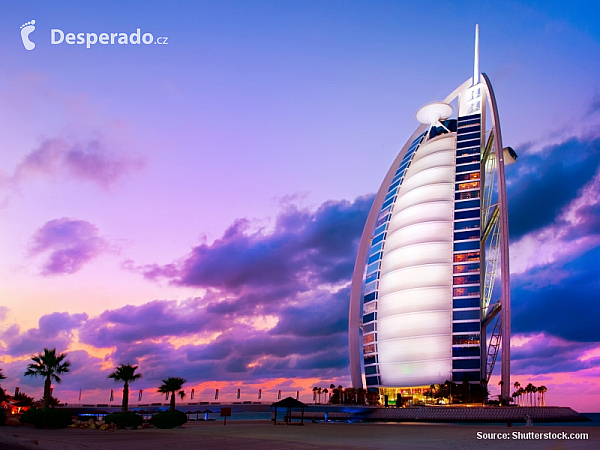 Burj Al Arab v Dubaji (Spojené arabské emiráty)