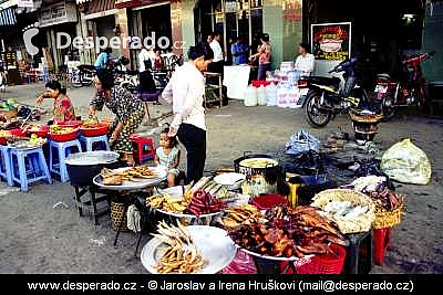 Ulice v Phnompenh (Kambodža)