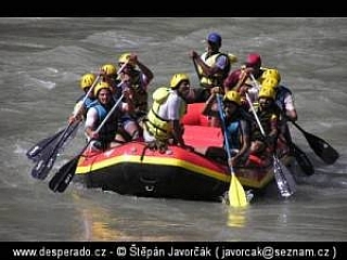 Raft na řece Ganga (Indie)