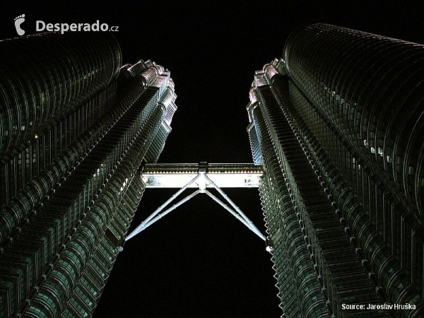 Petronas Twin Towers v Kuala Lumpur (Malajsie)