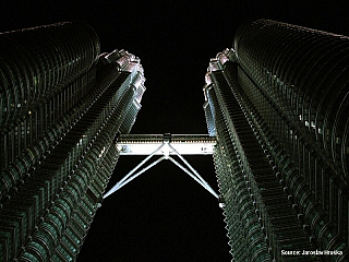 Petronas Twin Towers v Kuala Lumpur (Malajsie)