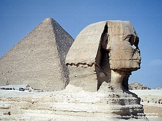 Chufuova pyramida a Sfinga v Gíze (Egypt)