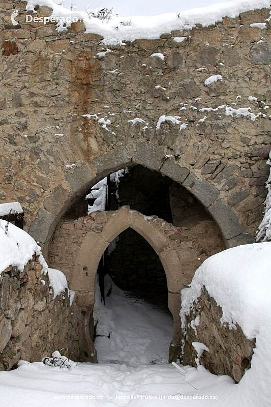 Romantická zřícenina hradu Lukov, na úpatí Hostýnských vrchů nedaleko Zlína.