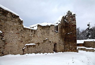 Romantická zřícenina hradu Lukov, na úpatí Hostýnských vrchů nedaleko Zlína.